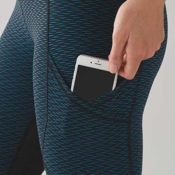 Lululemon Outrun 17" Crop
Score Jacquard Black Indian Ocean / Black - Picture 9 of 16